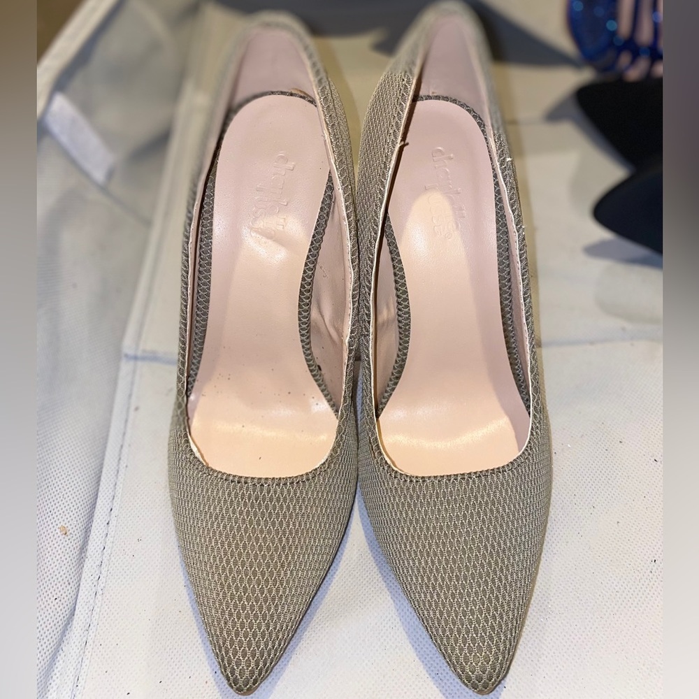 Never been worn size 6 hunter green/nude pointy heels!